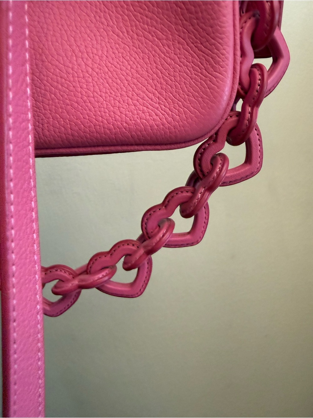 Coach Cassie with heart chain - Picture 5 of 6